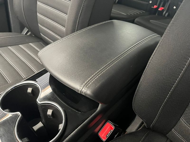 Ford Galaxy 2,0 TDCi Titanium 132kw manuál - fotka 28 z 64