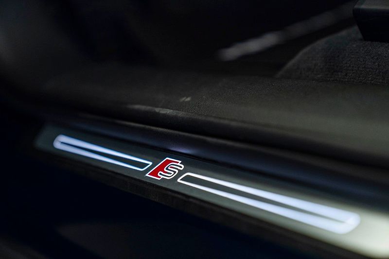 Audi e-tron 55 300kW Pano ACC 360 Tažné - fotka 21 z 42