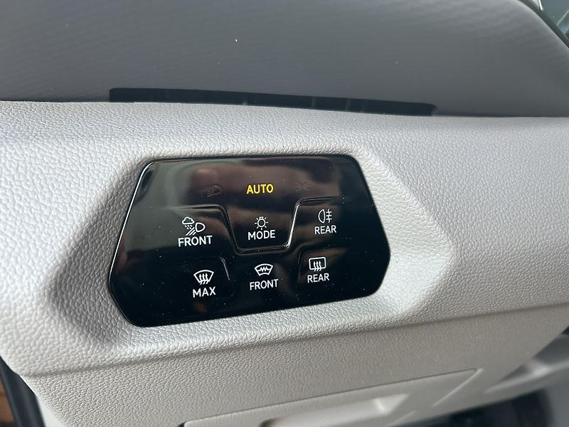 Volkswagen Multivan Long Life 2.0TDI 110kW DSG - fotka 19 z 25