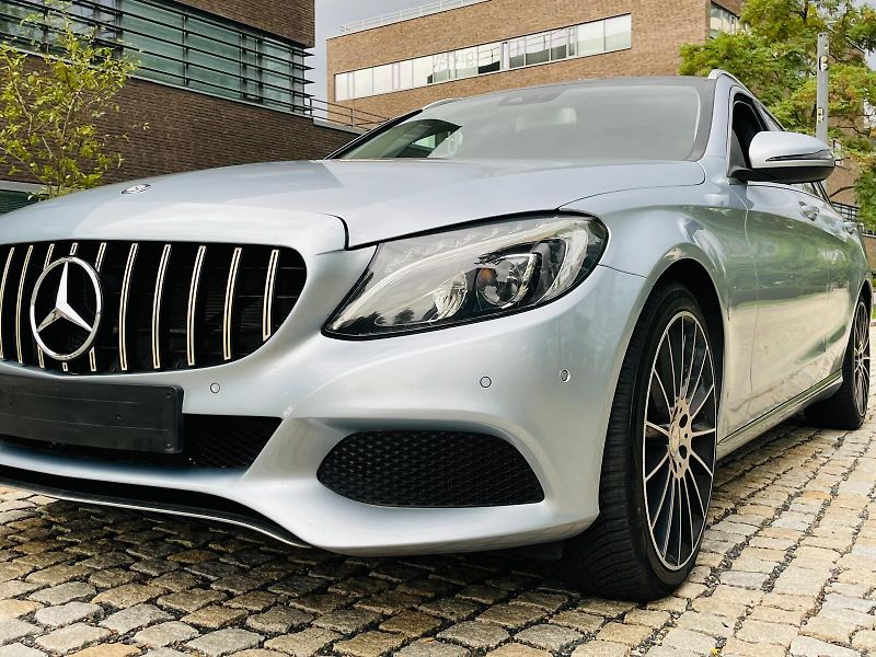 Mercedes-Benz Třídy C 220D MANUÁL VÝHŘEV SENZORY LED - fotka 51 z 52