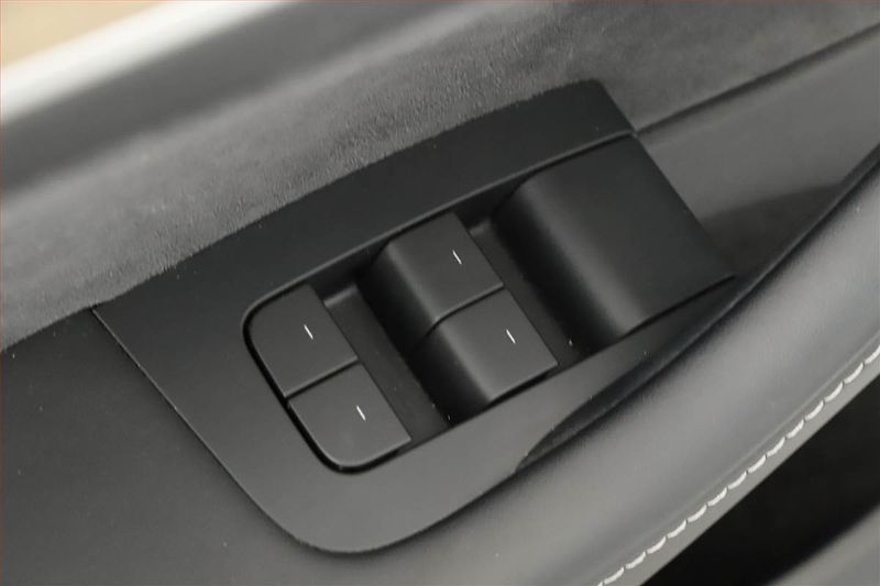 Tesla Model Y (2022) RWD LFP 60kWh, SoH 96% - fotka 17 z 21