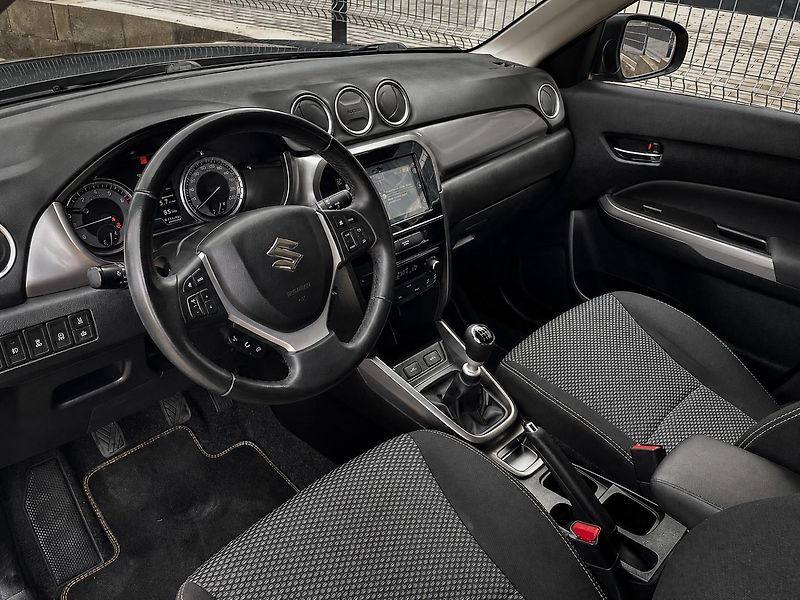 Suzuki Vitara (2021) 1.4 BoosterJet Hybrid - fotka 8 z 33