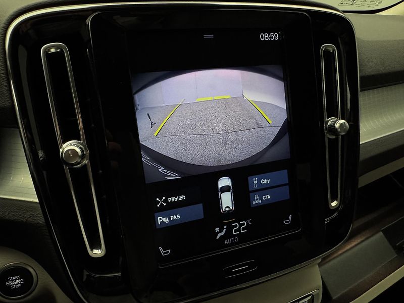 Volvo XC40 T3 MOMENTUM REZERVACE - fotka 46 z 47