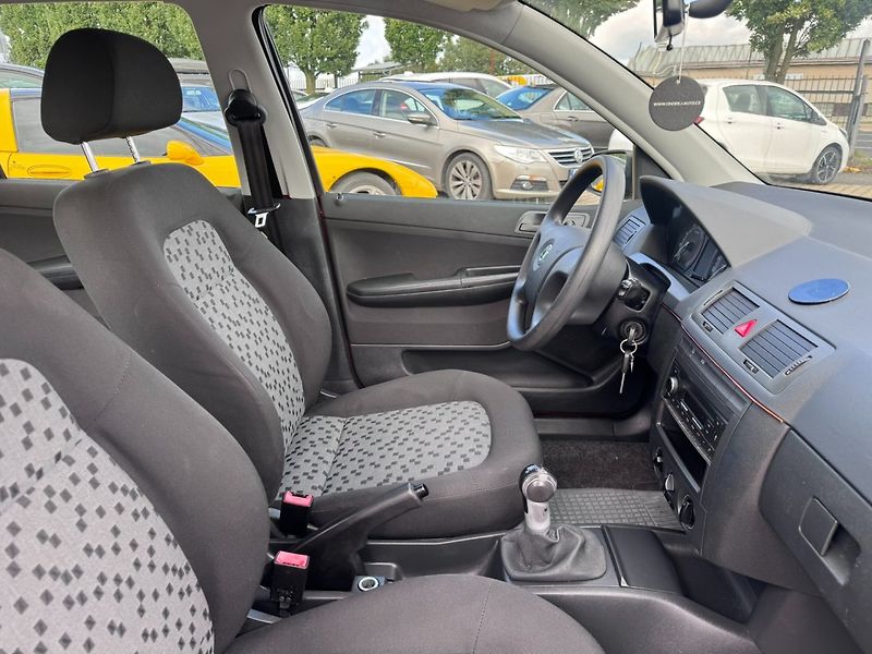 Škoda Fabia (2006) 1,4i 55 KW KILOMETRY TAŽNÉ - fotka 30 z 38