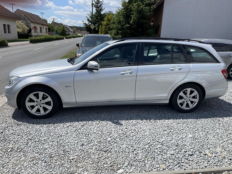 Mercedes-Benz Třídy C 200 CDI 100 KW ALU SERVIS - fotka 2 z 14