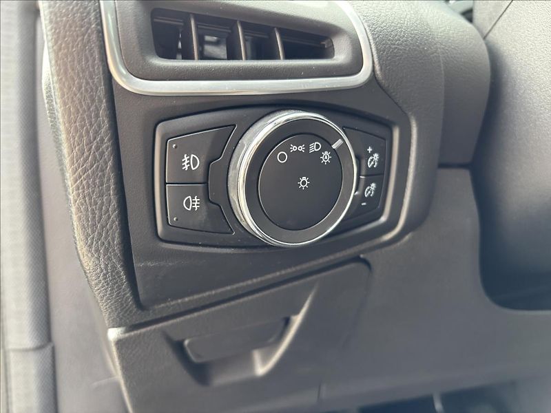 Ford Focus 2,0 TDCI 140k Titanium - fotka 21 z 36
