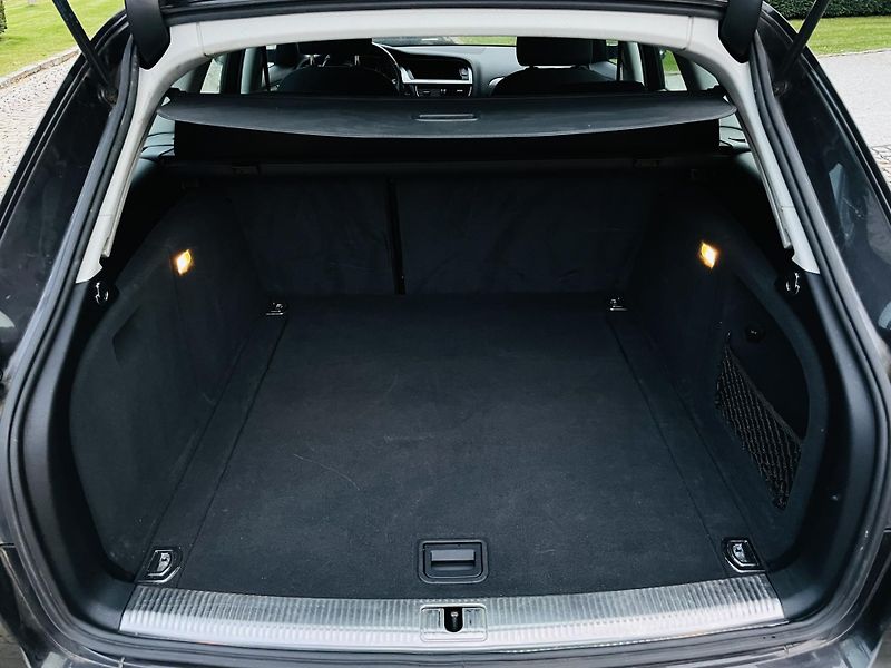Audi A4 2.0TDI MANUÁL SENZORY NAVI - fotka 20 z 44