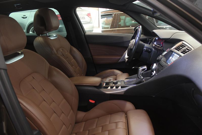 Citroën DS5 (2013) 2.0HDI Automat 120kW Navi ČR - fotka 20 z 36