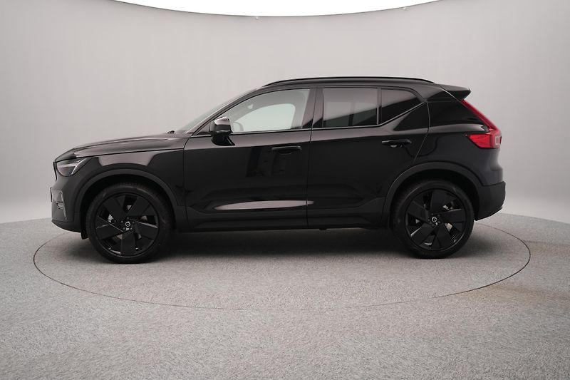 Volvo XC40 (2026) B3 BLACK EDITON  PLUS - fotka 9 z 23