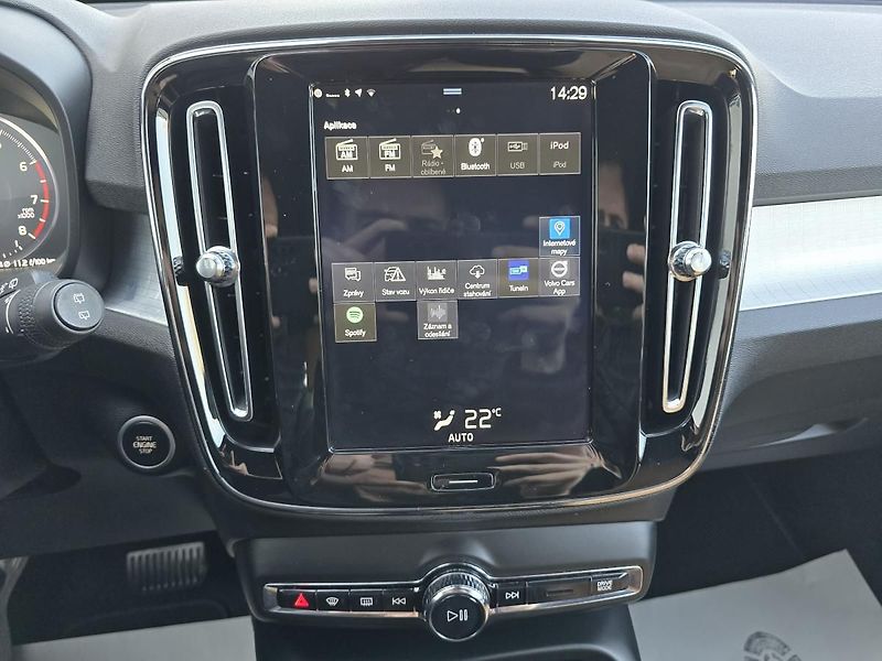 Volvo XC40 T5 2,0 182kW AUT 4x4 KŮŽE -DPH - fotka 33 z 43