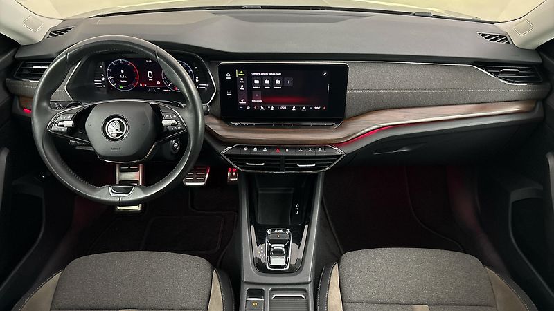 Škoda Octavia 2.0 TDI DSG 4x4 Scout Combi - fotka 8 z 28