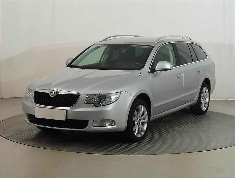Škoda Superb (2013) Ambition 1.8 TSI, 4X4, Xenony - fotka 2 z 13