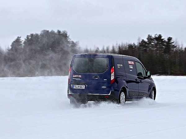 Ford Transit Connect v Arktickém testu dodávek.