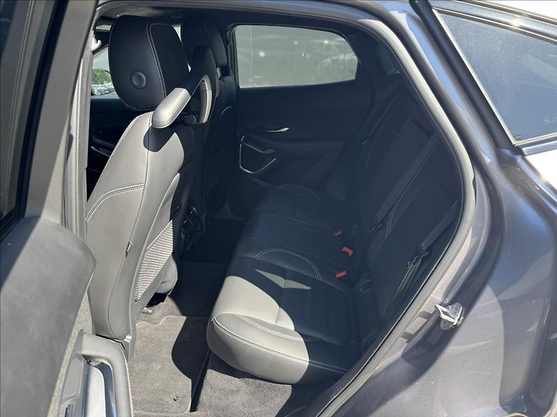 Jaguar E-Pace 1,5 P300e R-Dynamic SE AWD AT - fotka 13 z 34