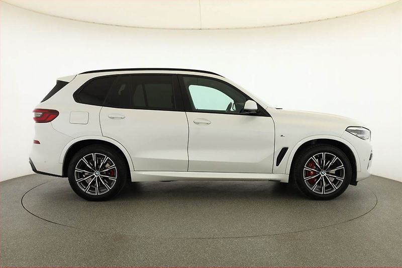 BMW X5 (2021) xDrive30d - fotka 6 z 22