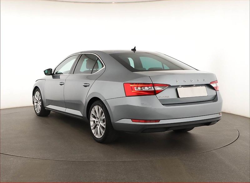 Škoda Superb (2019) Style 1.5 TSI, Automat - fotka 4 z 20