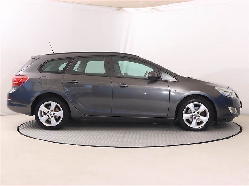 Opel Astra (2012) 1.7 CDTI, Serv.kniha, Tempomat - fotka 6 z 17