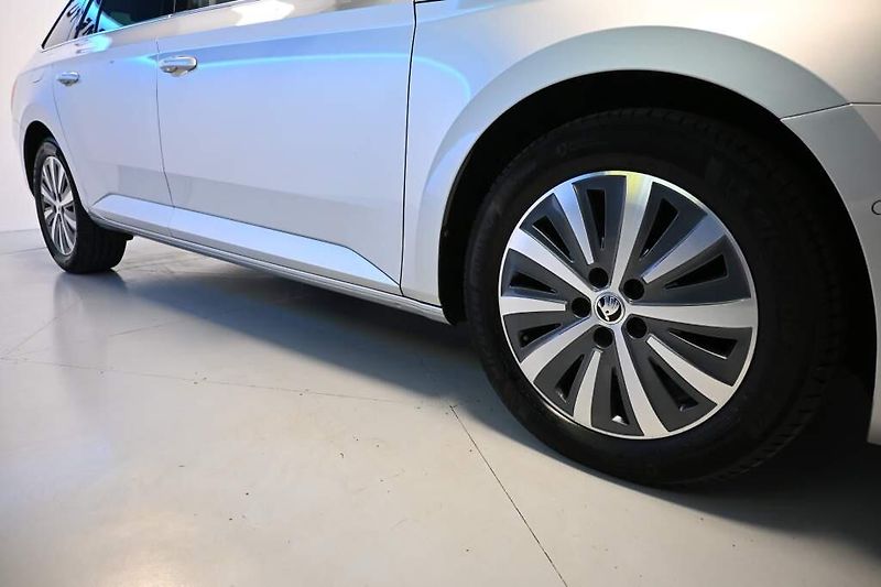 Škoda Superb (2024) 2.0 STYLE DSG LED Matrix ACC V - fotka 31 z 33