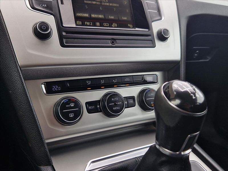Volkswagen Passat 1,4 TSI 110kW SENZORY AUTOAC - fotka 25 z 42