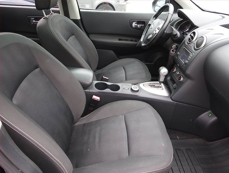 Nissan Qashqai (2012) i-Way 2.0 dCi, 4X4, Automat - fotka 9 z 19