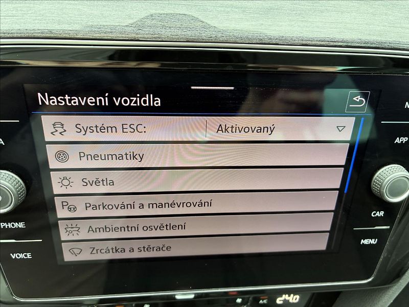 Volkswagen Passat 2,0 PANORAMA,WEBASTO,TAŽNÉ - fotka 16 z 28