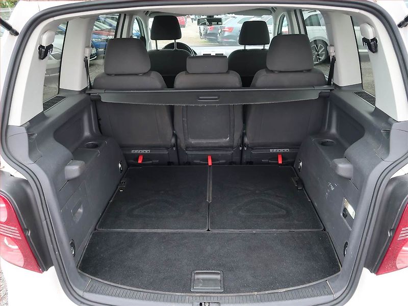 Volkswagen Touran (2010) 1.4 TSI, Automat, 7 míst - fotka 14 z 20