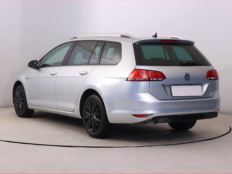 Volkswagen Golf (2015) 1.6 TDI, Navi, Xenony - fotka 4 z 20