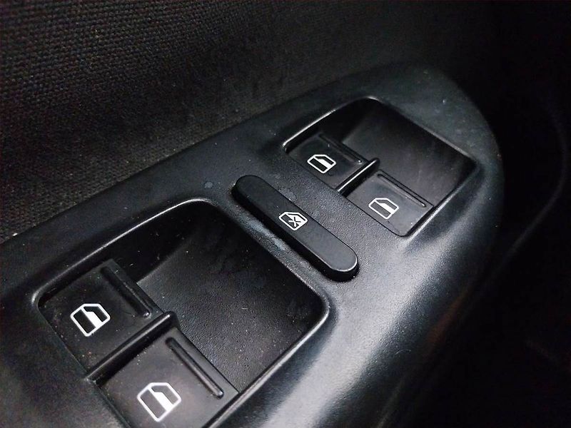 Škoda Octavia (2009) Ambiente Plus 1.9 TDI - fotka 16 z 17