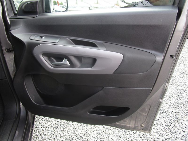 Toyota ProAce City Verso 1.5D-4D, 1. majitel - fotka 35 z 65