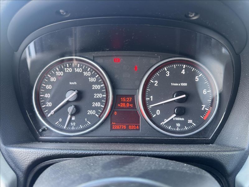 BMW Řada 3 3,0 160kw Manuál - fotka 15 z 16