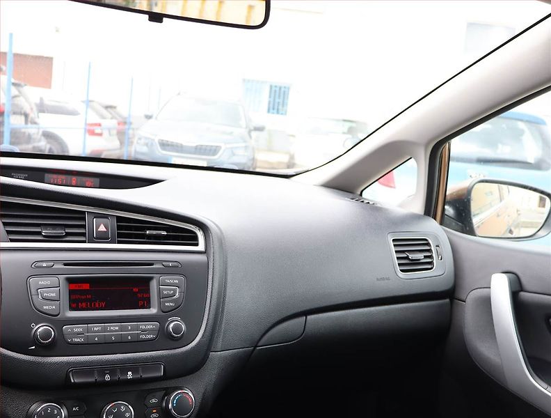 Kia Ceed (2016) 1.4 MPI, Serv.kniha, Tempomat - fotka 8 z 16