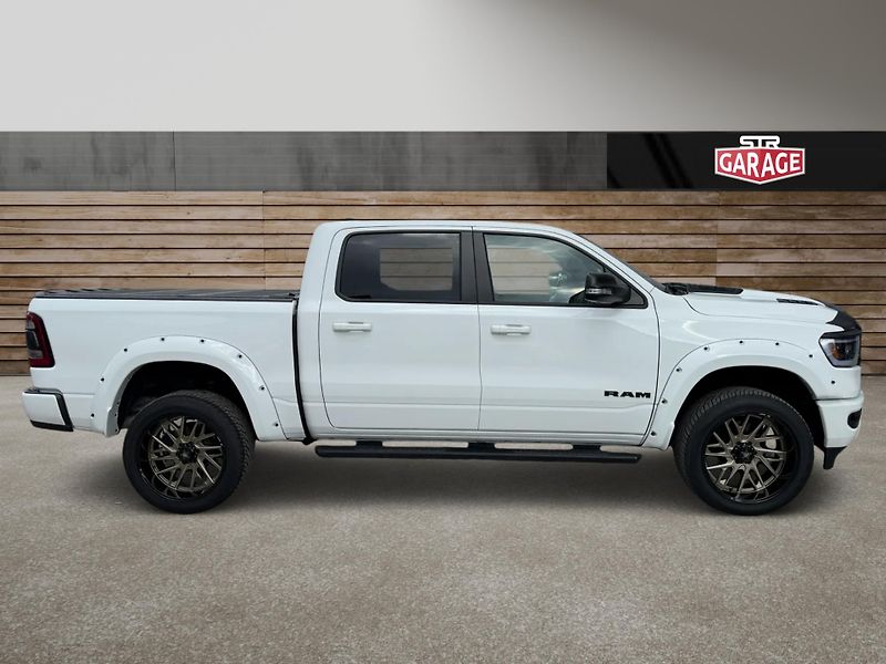 Dodge RAM (2022) +HEMI+OFFROAD PAKET+WHITE+ - fotka 2 z 21
