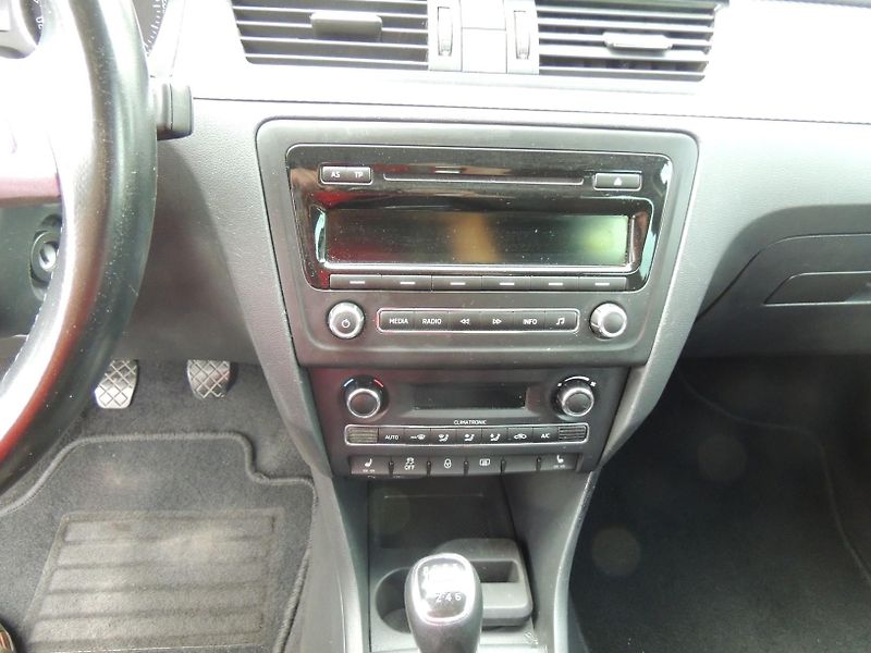 Škoda Rapid (2014) 1.2TSi,77kw,dobrá výbava,xenon - fotka 20 z 45