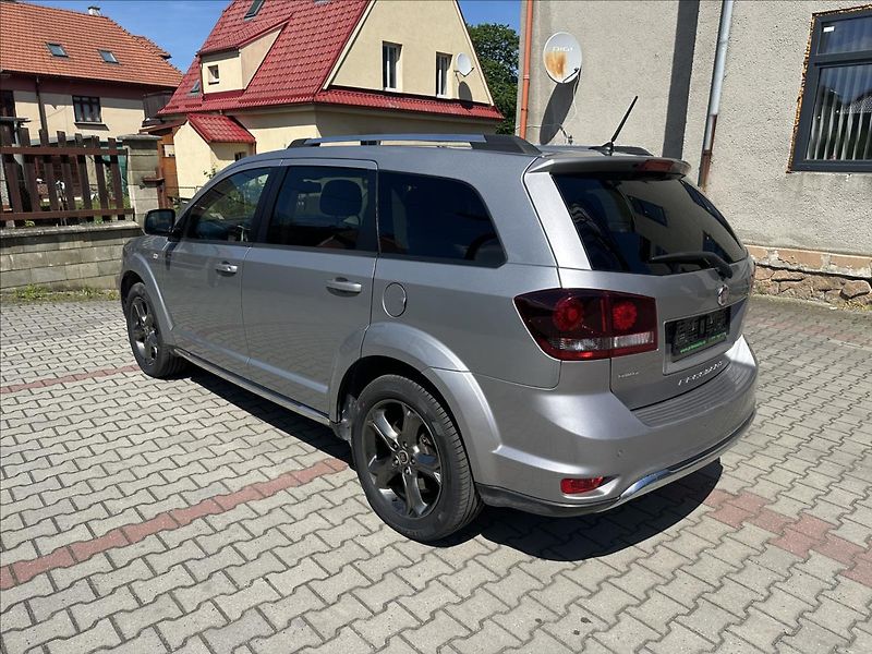 Fiat Freemont 2,0 CROSS 4x4 AUTOMAT - fotka 8 z 32
