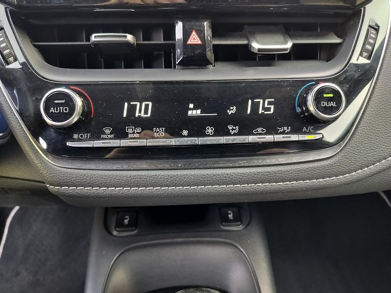 Toyota Corolla 1.8Hybrid comfort vyhř.sedacky - fotka 18 z 29