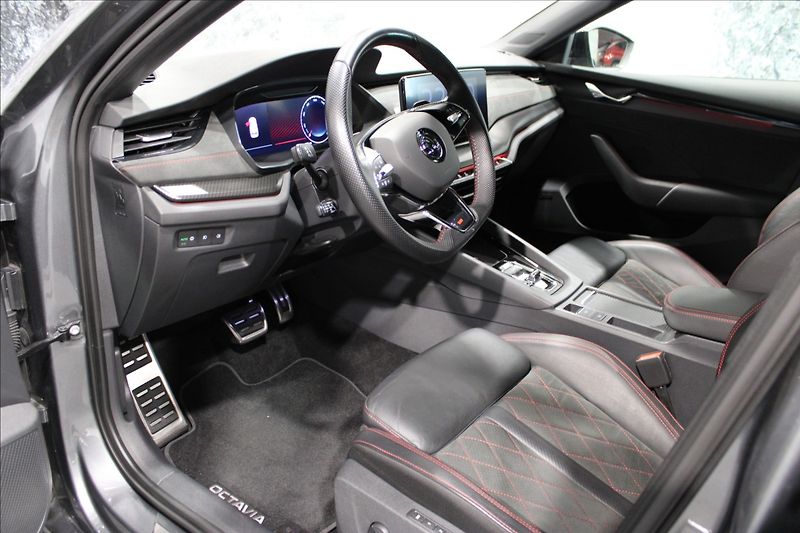 Škoda Octavia 2,0 TDI RS 147KW 4x4 zánovní - fotka 9 z 39