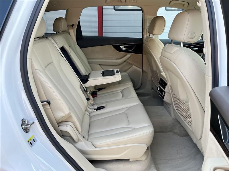 Audi Q7 3,0 TDi  MATRIX  VZDUCH  200kW - fotka 21 z 54