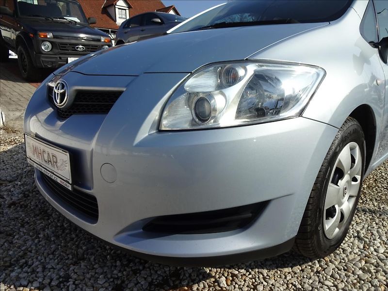 Toyota Auris 1,33 VVTi 74 kW - fotka 12 z 41