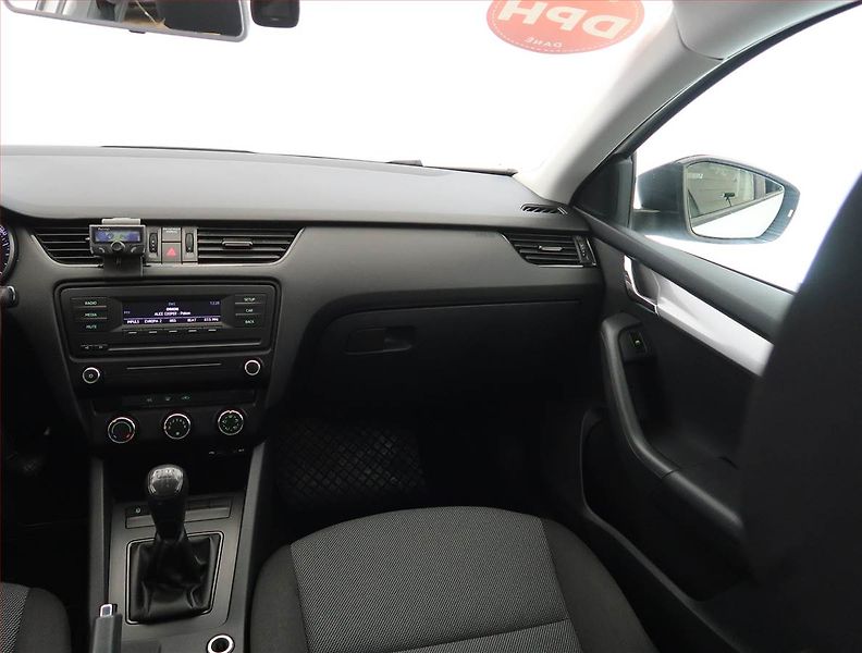 Škoda Octavia (2013) 1.6 TDI, Serv.kniha - fotka 8 z 16
