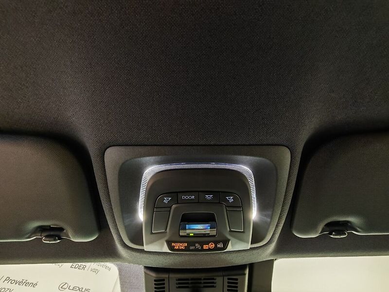 Toyota C-HR 2.0 Plug - in Hybrid ( 220k ) - fotka 36 z 37