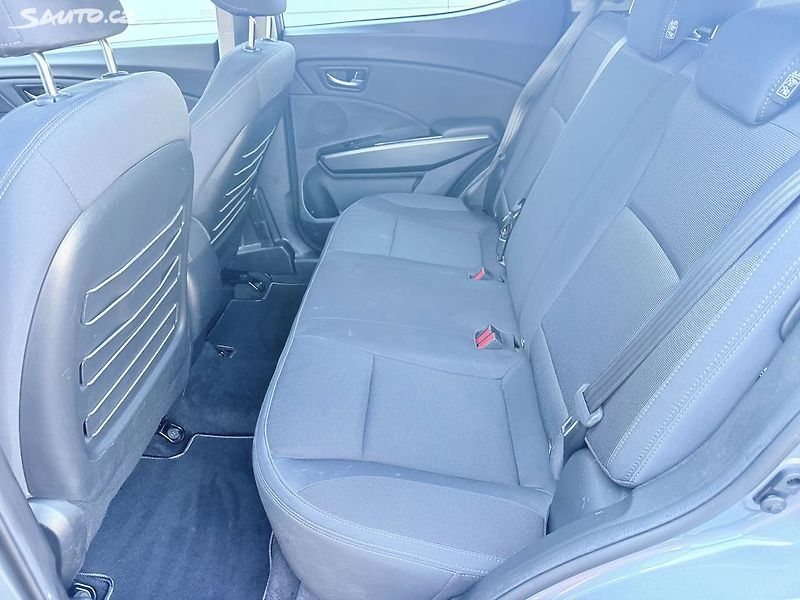 SsangYong Tivoli Grand 1.5 GDI Style Plus - fotka 27 z 33