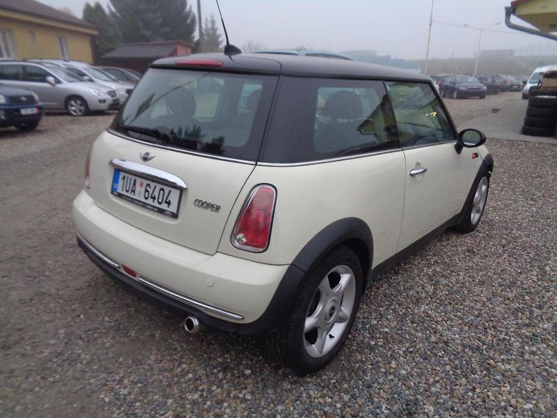 Mini Cooper 1,6 - fotka 6 z 20