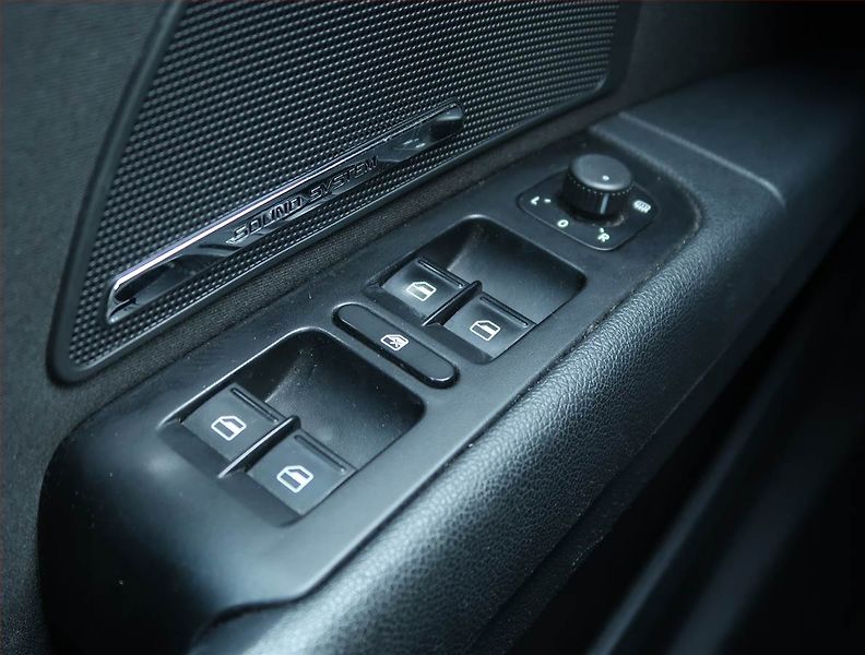 Škoda Superb (2012) Elegance 2.0 TSI, Automat - fotka 16 z 22