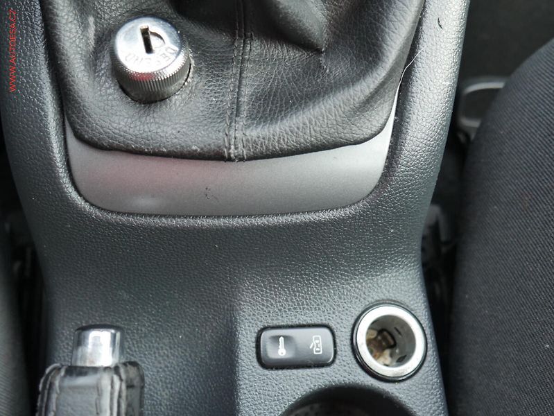 Škoda Octavia (2011) 1.2 TSi, ČR, Active, AC - fotka 18 z 18