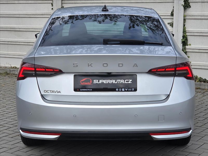 Škoda Octavia 1,5 eTSi DSG Top Selection Zár - fotka 5 z 14