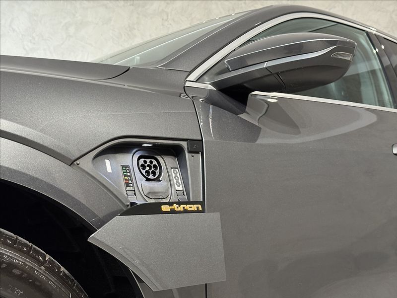 Audi e-tron 300kW Sportback S-Line Matrix - fotka 9 z 50