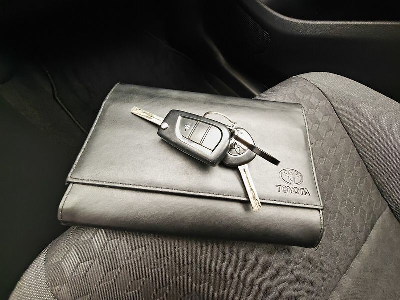 Toyota Yaris 1.5 Hybrid  Comfort Tech Style - fotka 38 z 39