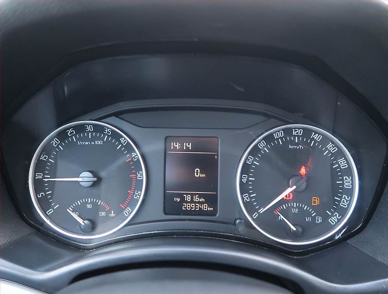 Škoda Octavia (2009) 2.0 TDI, po STK, rezervace - fotka 11 z 14