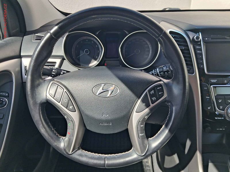 Hyundai i30 (2013) 1.6GDi, 2.maj, servis.kniha - fotka 11 z 19
