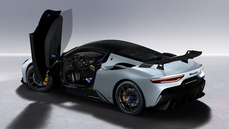 Maserati MC20 (2025) GT2 Stradale 640HP  - fotka 2 z 8